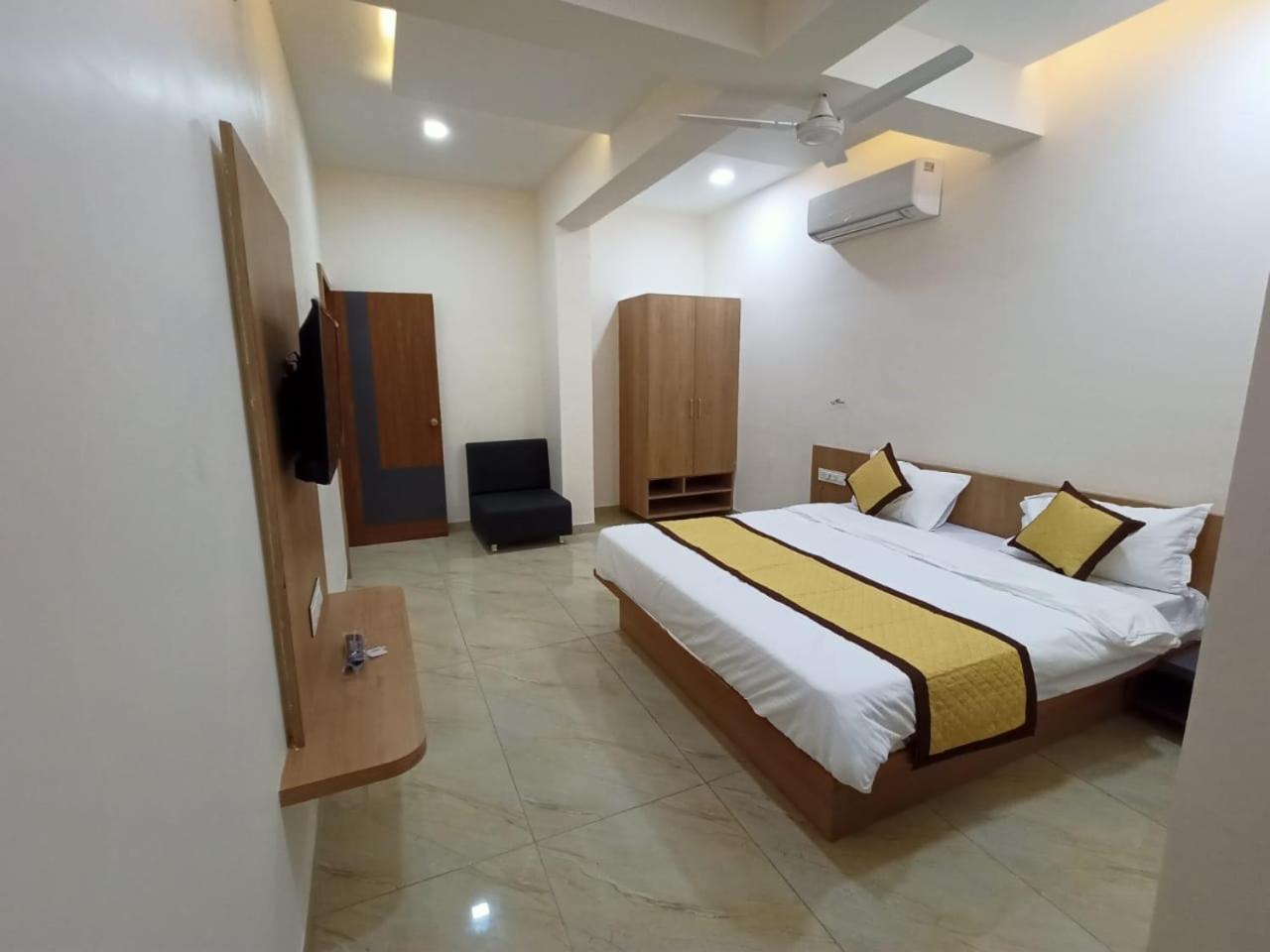 Hotel Crossview Palanpur Eksteriør billede